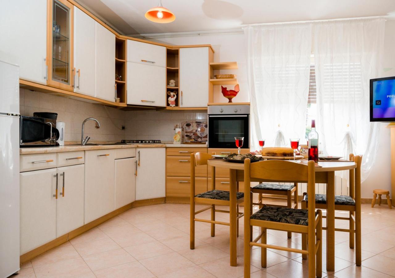 Apartment Dora Umag Bagian luar foto