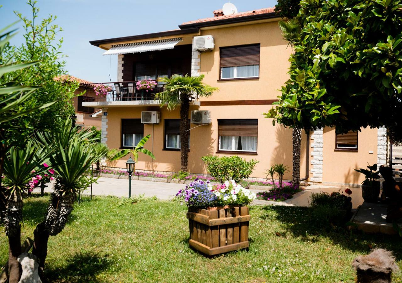 Apartment Dora Umag Bagian luar foto