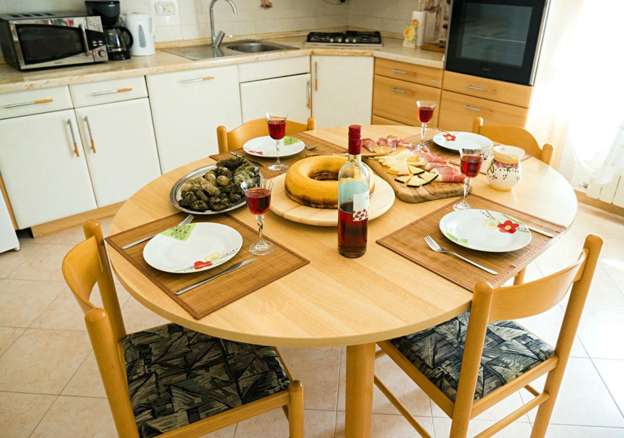 Apartment Dora Umag Bagian luar foto
