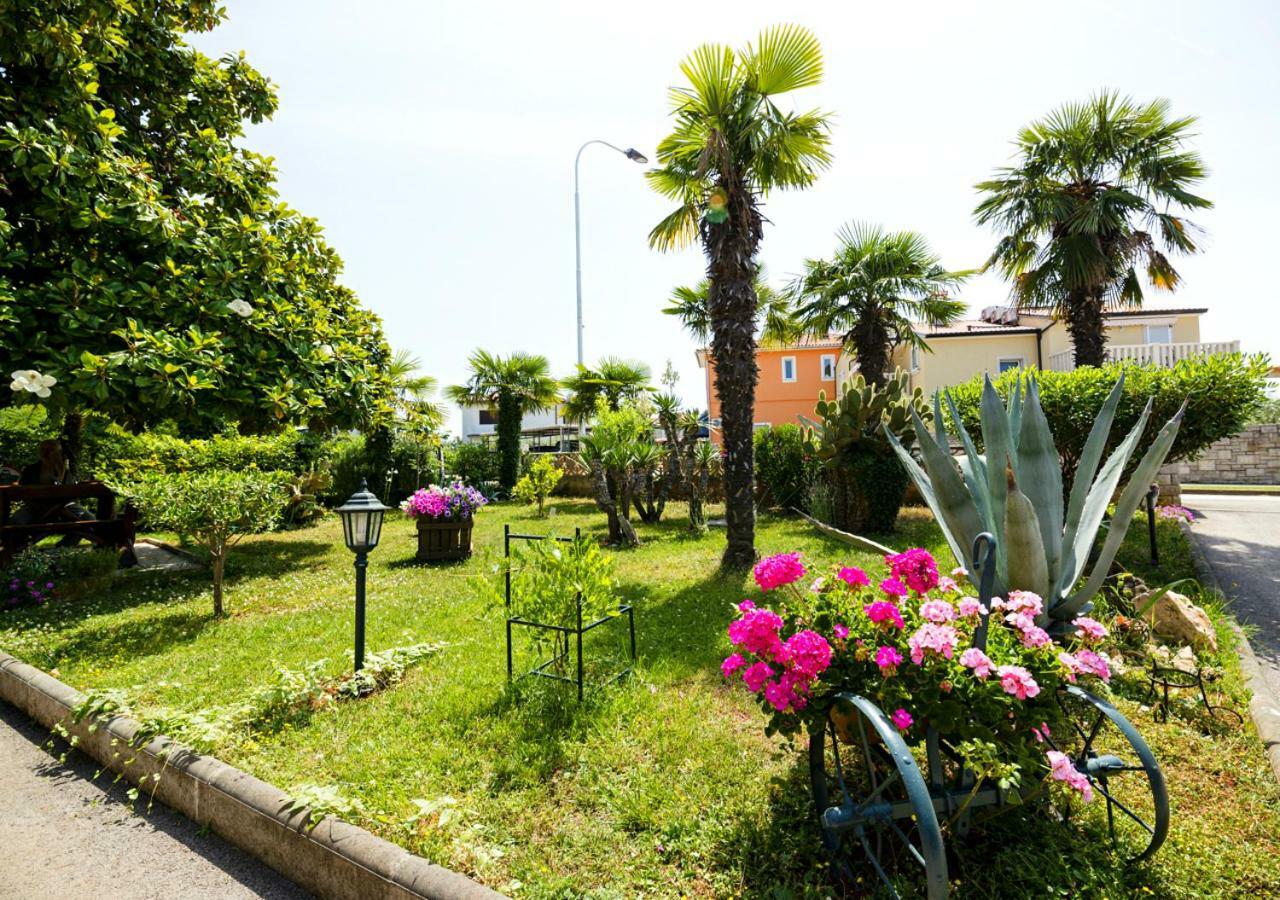 Apartment Dora Umag Bagian luar foto